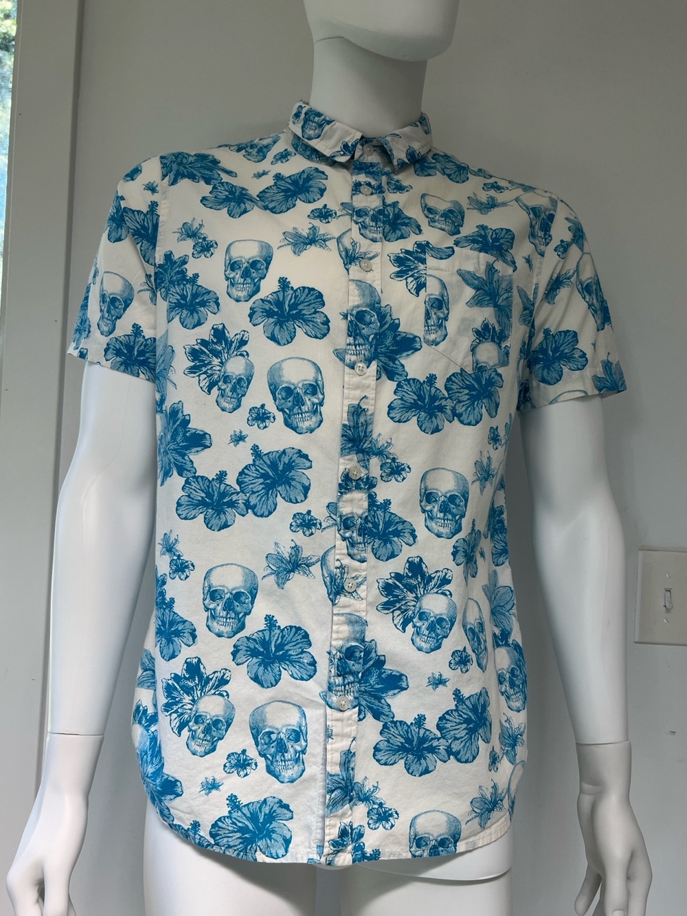 Brave Soul London Short Sleeve Men’s Button-down with Skull & Floral  Medium